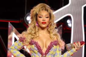 Doja Cat's Daring Neckline Drops Jaws at MTV VMAs 2025
