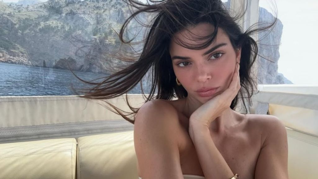 Photos: Kendall Jenner Wraps Up Summer With More Bikinis & Another Splash