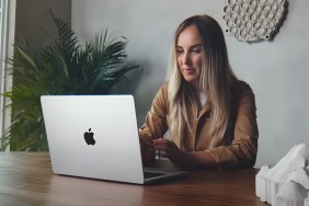 apple macbook event 2025
