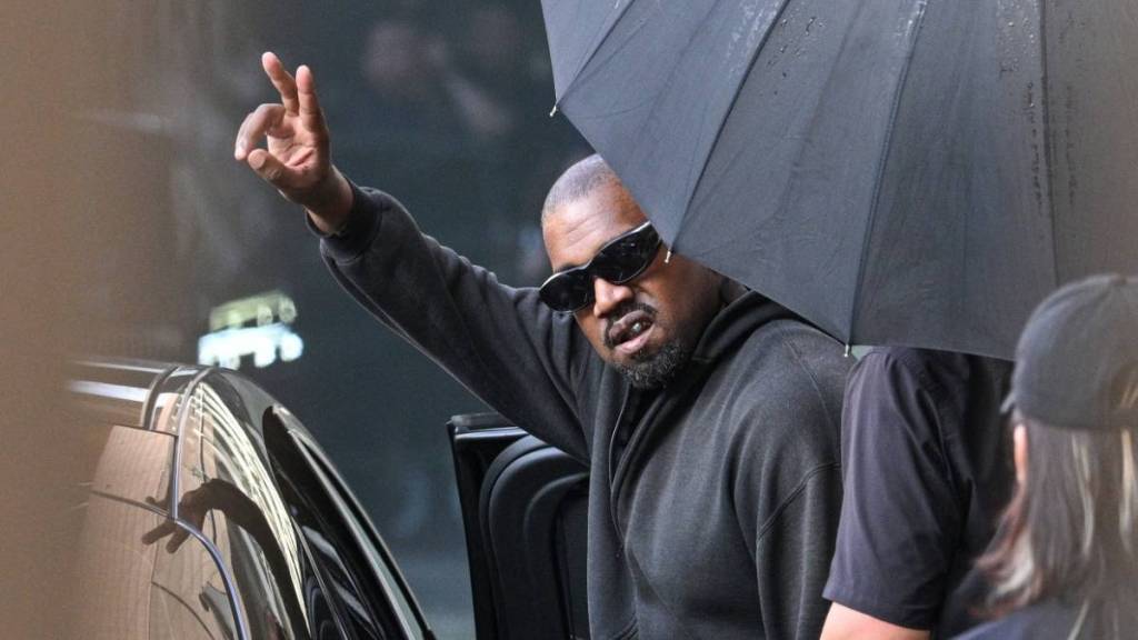 Kanye West Approached Michael Che & Apologized for 2018 SNL Rant