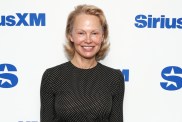 pamela anderson guy pearce musical queen of the falls
