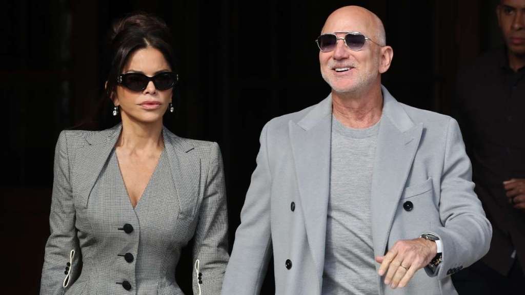 Paris Fashion Week Wants More of Lauren Sanchez & It's Part of a Bigger Plan, Says Source