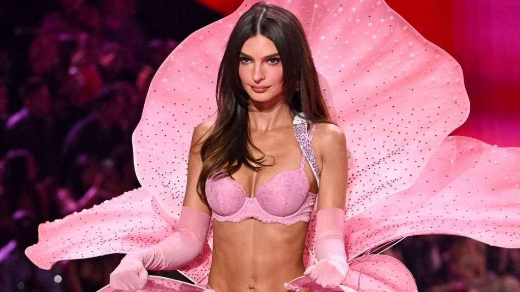 Emily Ratajkowski’s Pink Lingerie Look Is 'Slay', According to Fans
