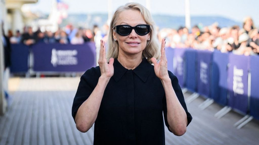 Pamela Anderson Looks Unrecognisable As She Debuts New Haircut