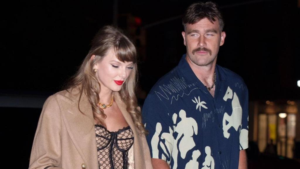 Travis Kelce on Taylor Swift's 'Actually Romantic': 'I Love That Sh**'