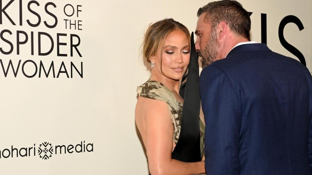 Ben Affleck Mocked Jennifer Lopez's Dress on the Red Carpet, Says Lip Reader