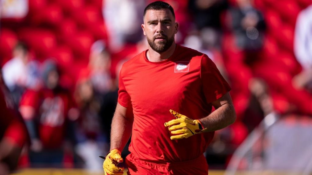 ‘Gym Teacher’ Travis Kelce Praised by Swifties After Chiefs Win