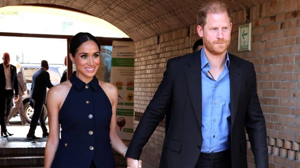 Prince Harry & Meghan Markle Hoping A-Lister Will Rescue Them — Source