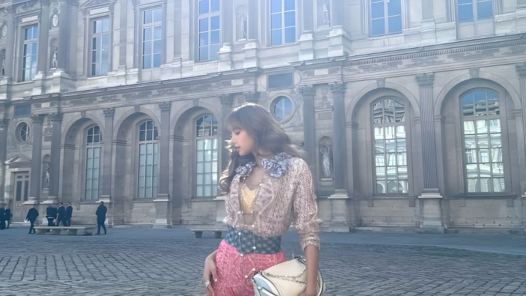 BLACKPINK's Lisa Has Fans 'Obsessed' With Her Pink Mini-Shorts Look