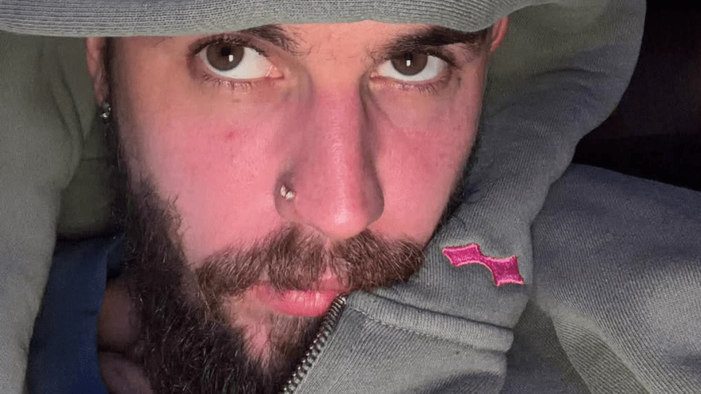 Justin Bieber Shrugs Off Mother’s Prayers Post With a Cheeky Reply