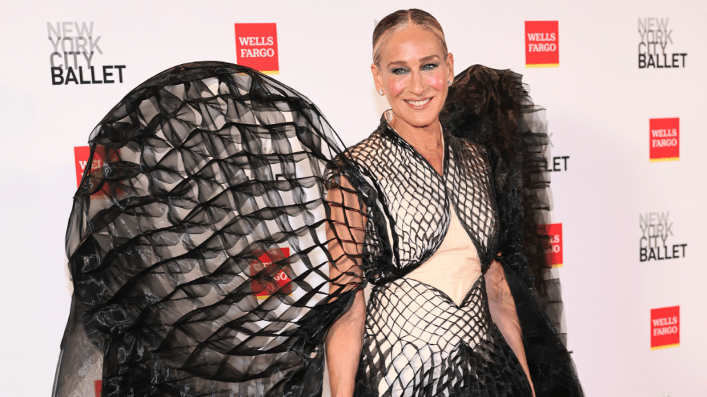 Sarah Jessica Parker Looks Like An Angel With Giant Wings Gown