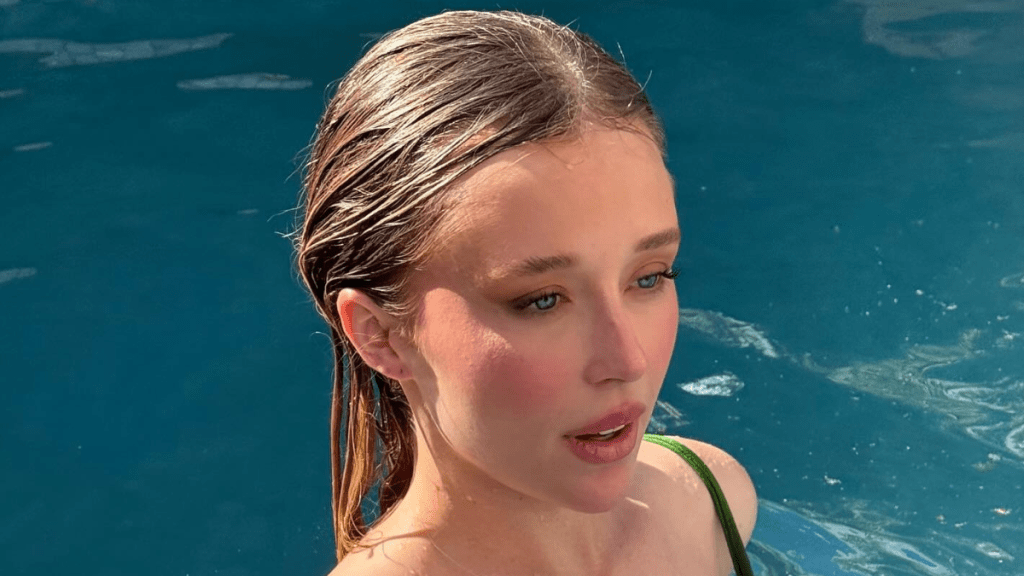 Duda Reis Wearing Green Bikini in Pool Will Make You Look Twice