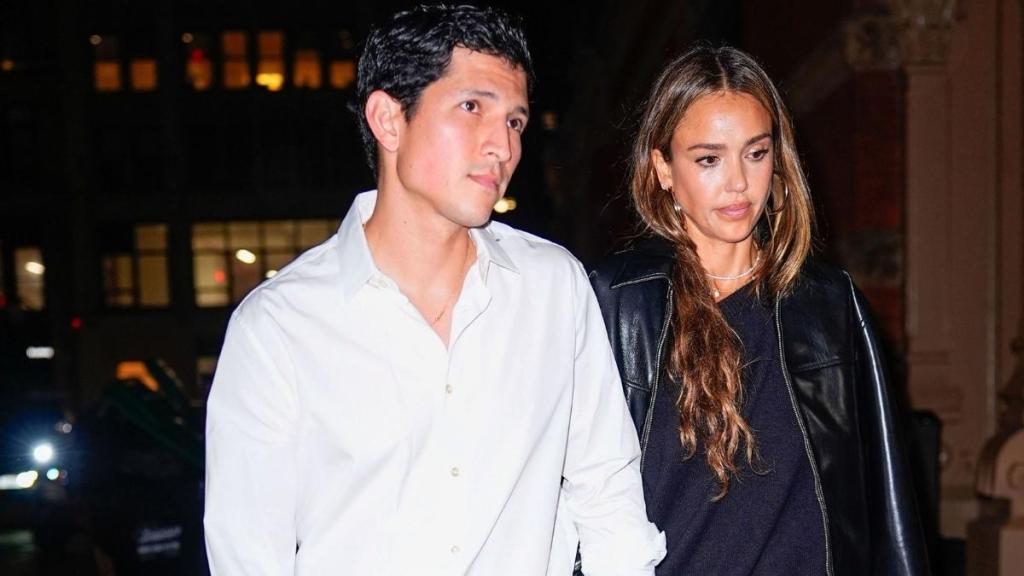 Jessica Alba Twins With Danny Ramirez As They Make Red Carpet Debut