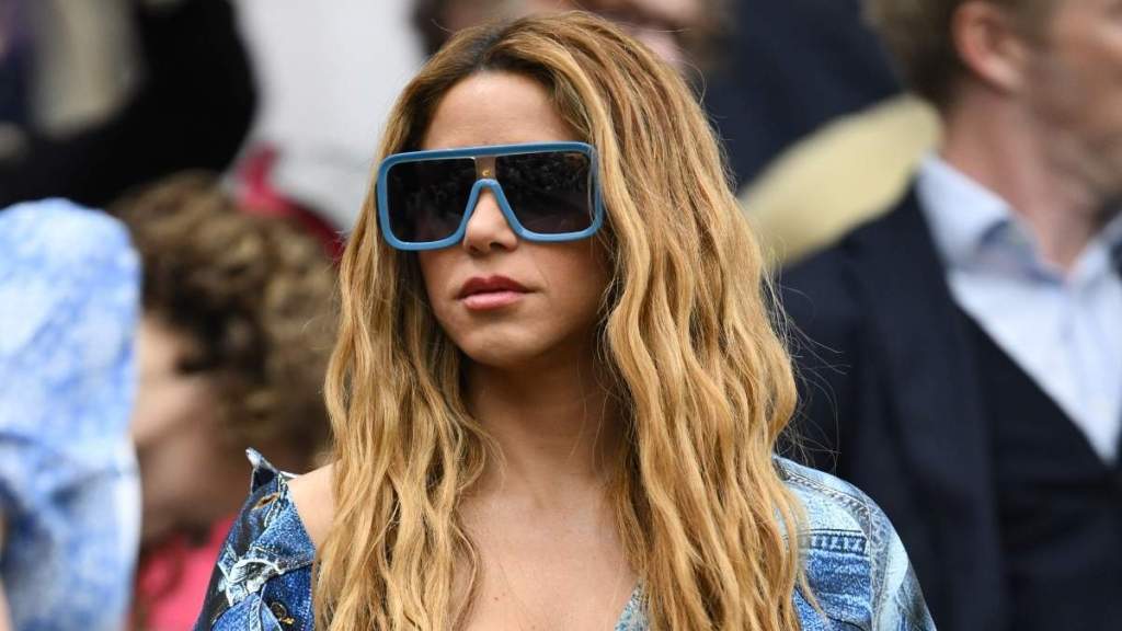 Photo: Shakira’s Denim Look in Grazia Cover Has Fans Dropping the ‘Queen’ Crown