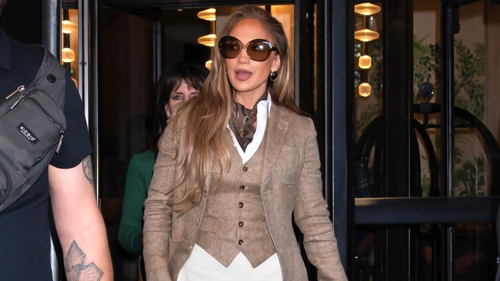 JENNIFER LOPEZ