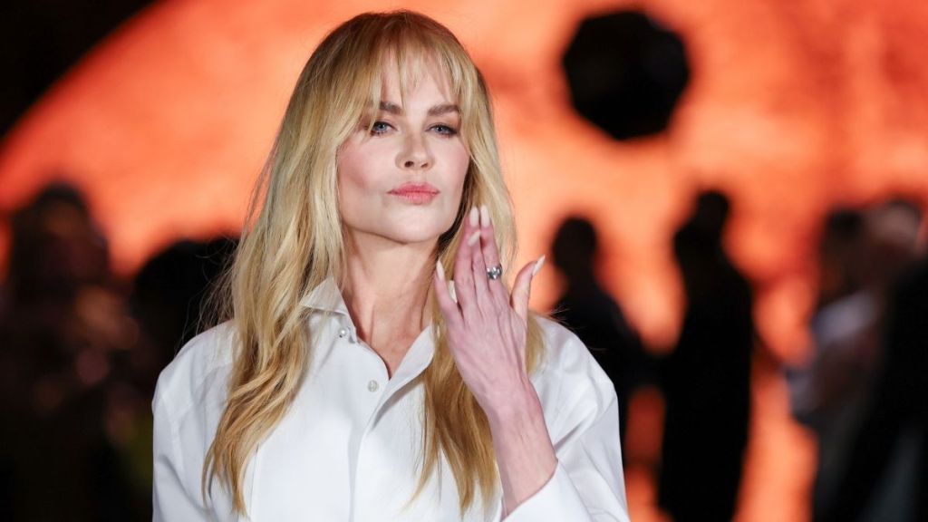 Nicole Kidman Debuts Bangs & Ditches Wedding Ring in Chanel Photos