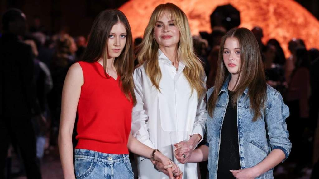 Nicole Kidman & Keith Urban's Kids Are Feeling 'Loyal' to Their Mom Right Now, Says Source