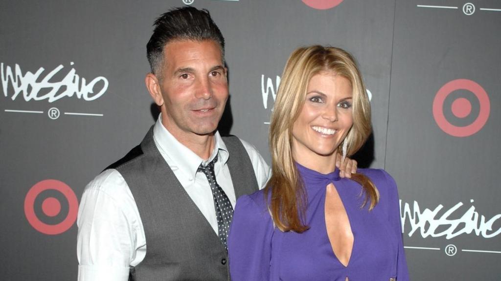 Lori Loughlin & Mossimo Giannulli to ‘Ultimately Divorce’ With No Scope of Reconciliation, Source Claims