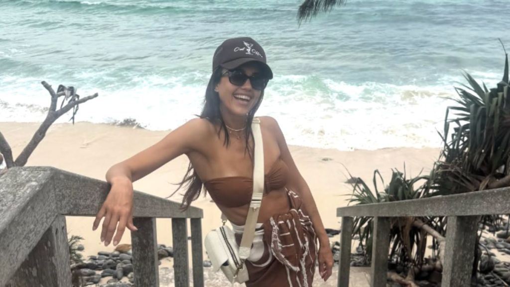 Jessica Alba in Brown Bikini Top Deserves Second Look