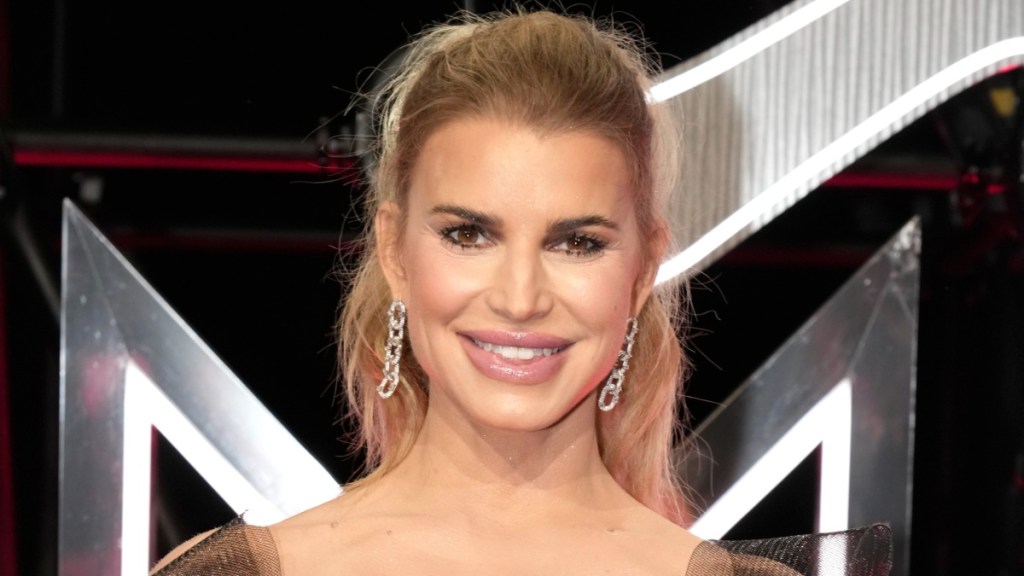 Jessica Simpson Poses in Black Lingerie, Fans Call Her 'Hot Stuff’ 
