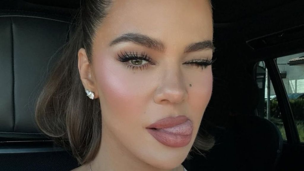 Photos: Khloe Kardashian’s Life Update Post Includes a Strange Text From Brother Rob