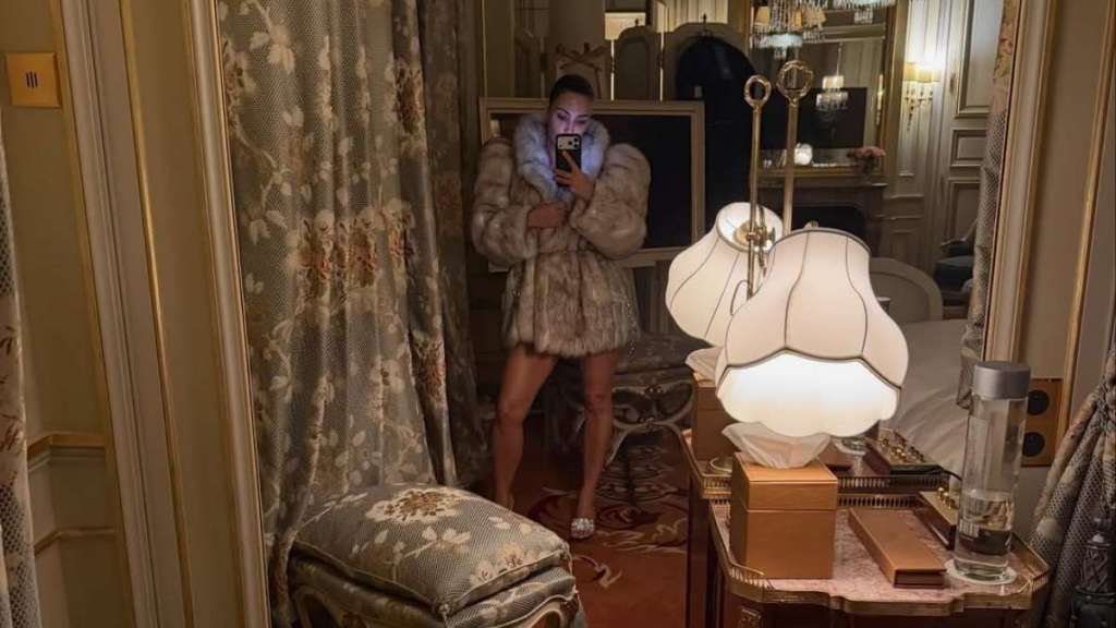 Kim Kardashian 'Stays Looking Wow' in Paris Dump Photos