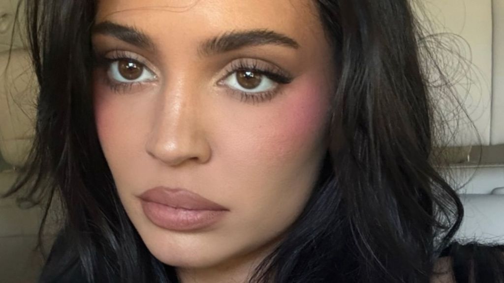 Kylie Jenner’s Bra Top Look Is Impossible To Ignore