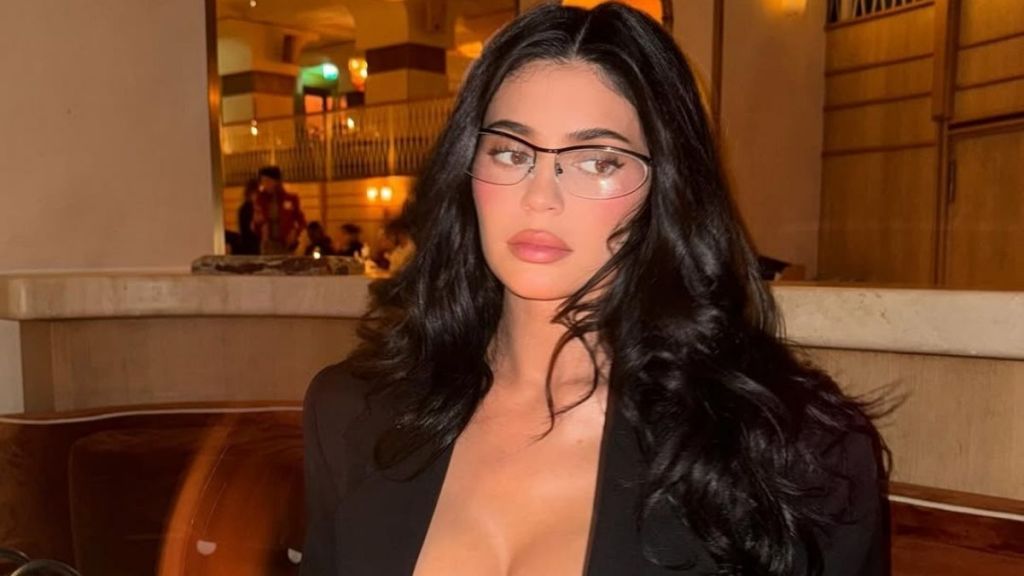 For Fans, Kylie Jenner 'Ate & Left No Crumbs' in a Bra as a Top