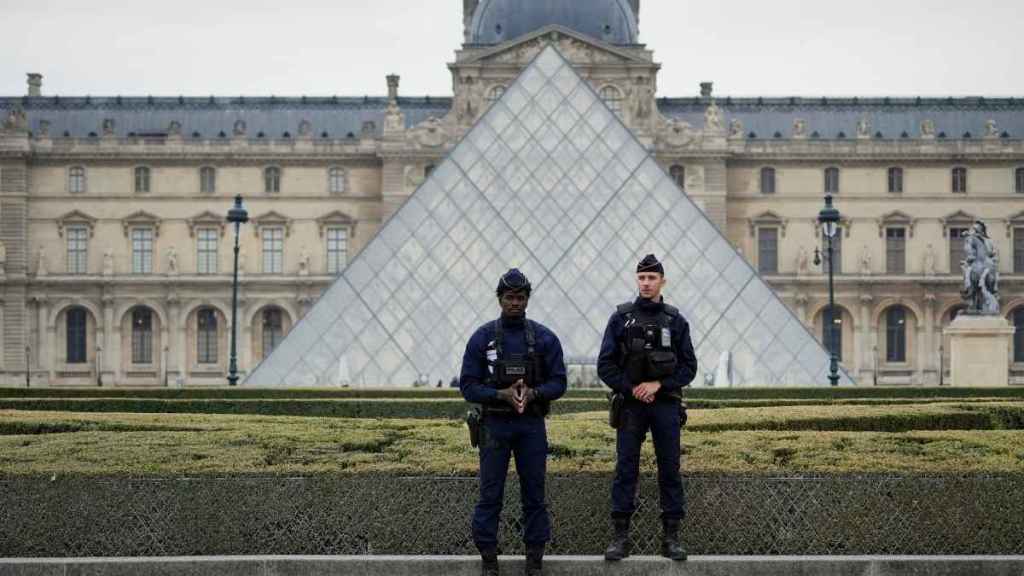 Louvre Museum