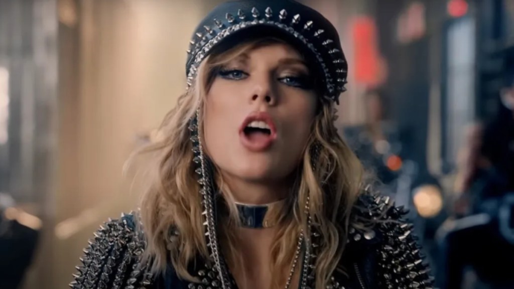 Taylor Swift Has a Surprising Answer for Which Team She Supports on The Summer I Turned Pretty