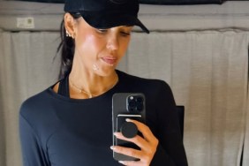 Jessica Alba's Mirror Selfie in Workout Clothes Will Make You Look Twice