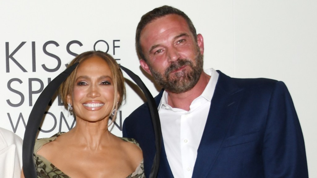 Ben Affleck & Jennifer Lopez Reunite at Movie Premiere After Divorce