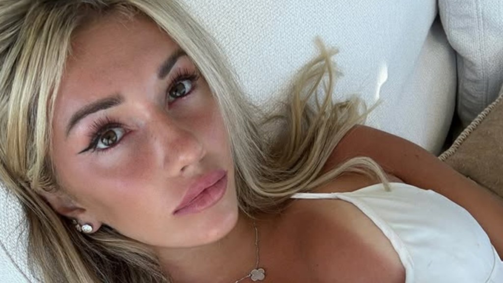TikTok Star Breckie Hill Wearing Black Bikini Has Fans Saying 'Hot'