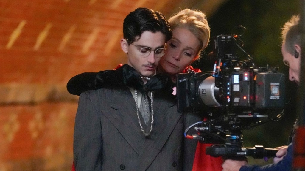 Gwyneth Paltrow's Mom Group Chats 'Were on Fire' Over Timothée Chalamet Kiss Photos