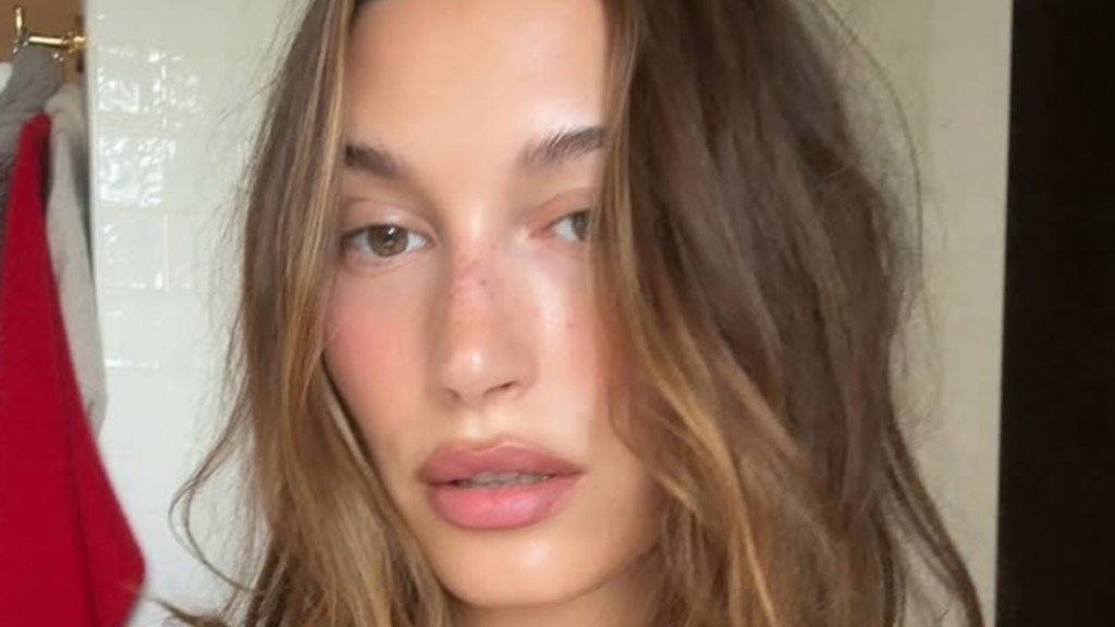 Hailey Bieber Shows Middle Finger In New Photo