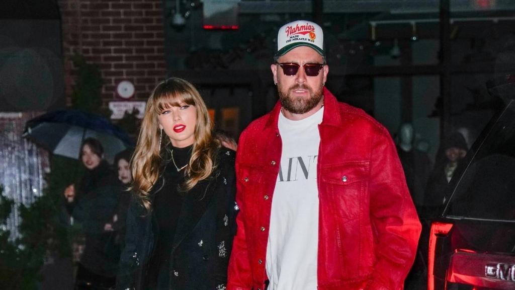 Taylor Swift & Fiancé Travis Kelce Reportedly Planning ‘Low-Key’ Holiday