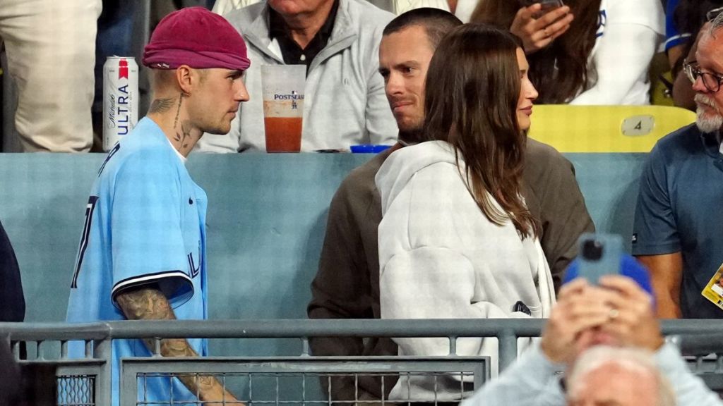 Justin & Hailey Bieber Heckled By Dodgers Fans During Game — Report