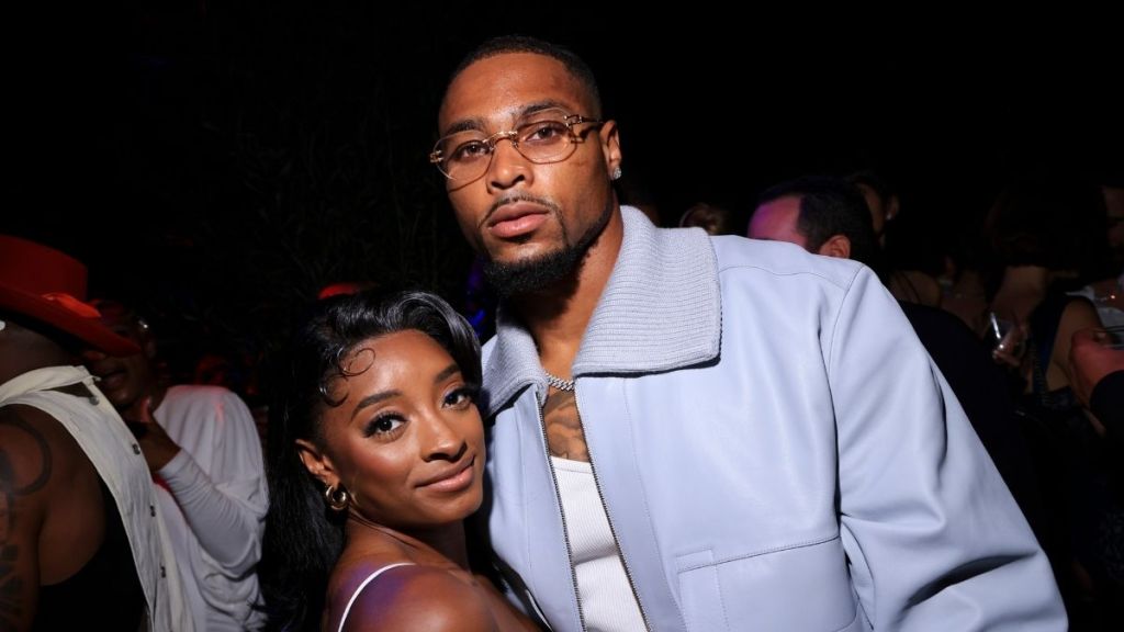 Simone Biles & Jonathan Owens’ PDA Video Labeled ‘Weird'