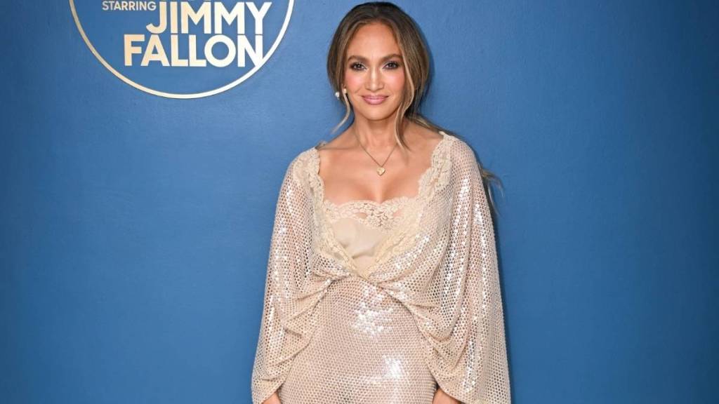 Jennifer Lopez Is a 'Beauty Queen' in Jimmy Fallon Show Photos