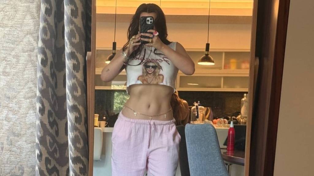 Bella Thorne Shows Off Her Toned Abs in Crop Top