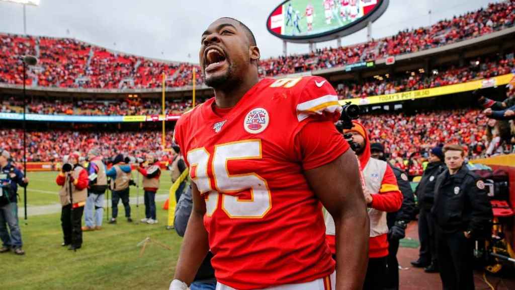 Chiefs' Chris Jones Sings Taylor Swift's Song During Presser