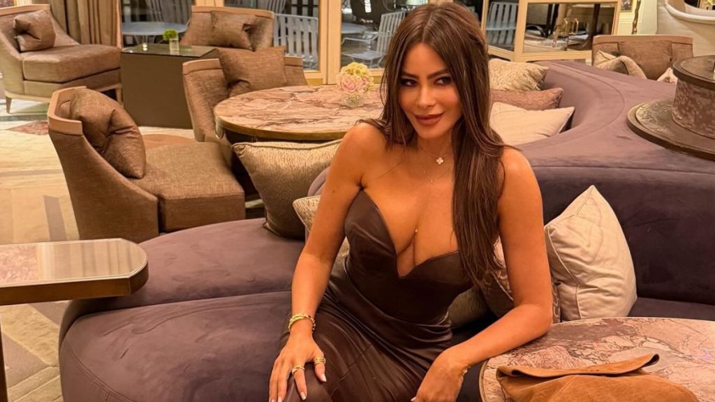 Photo: Sofia Vergara's Slinky Latex Dress Is the Ultimate Throwback Thursday Moment
