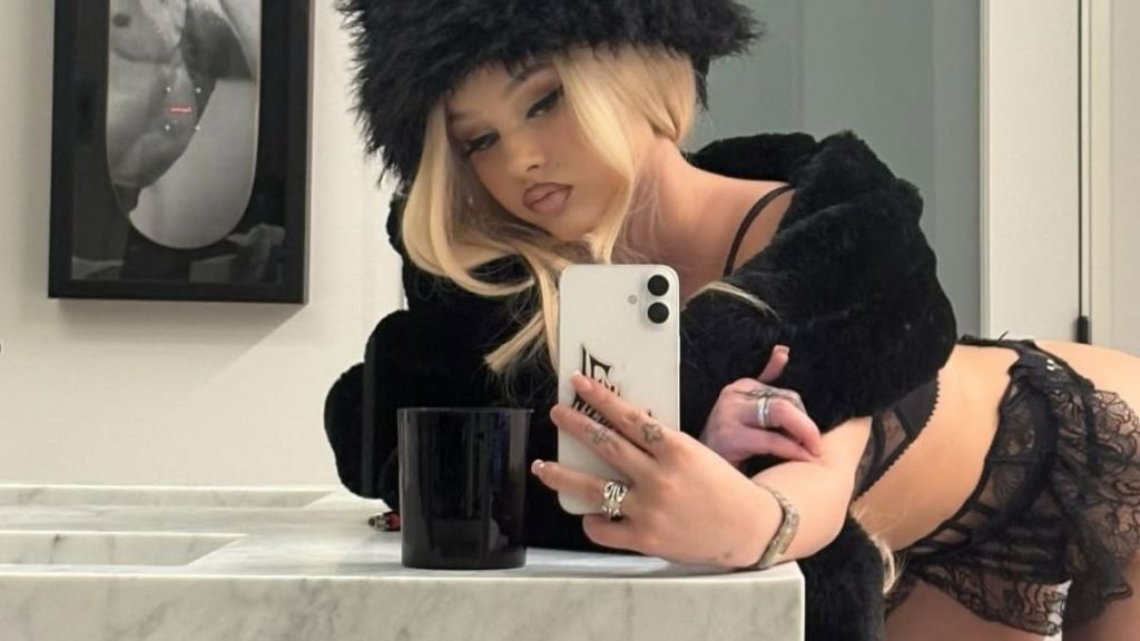 Photo: Alabama Barker Knows Just the Trick To Pose in Thong