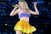 Taylor Swift's Miniskirt for Chiefs Game Is So, So Gorgeous