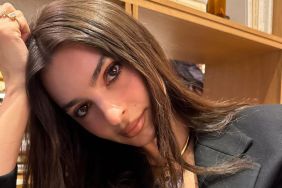 Emily Ratajkowski's Bathroom Photos Give Hollywood Steamy Twist