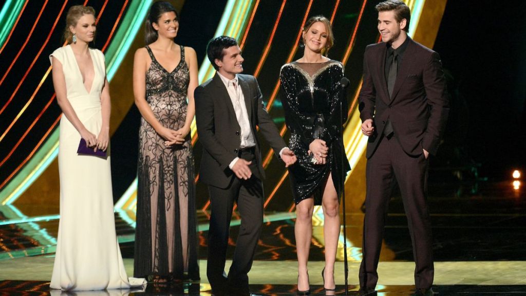 Here's How Taylor Swift Turned Liam Hemsworth Into a 'Swiftie'