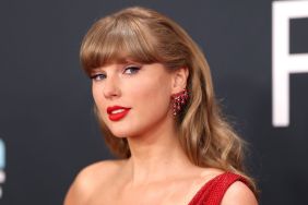 Taylor Swift Wearing Mini Skirt in NYC Will Make You Look Twice
