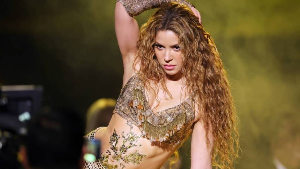 Pop Star Shakira Seen Tattooing Model’s Back in Striking Photos