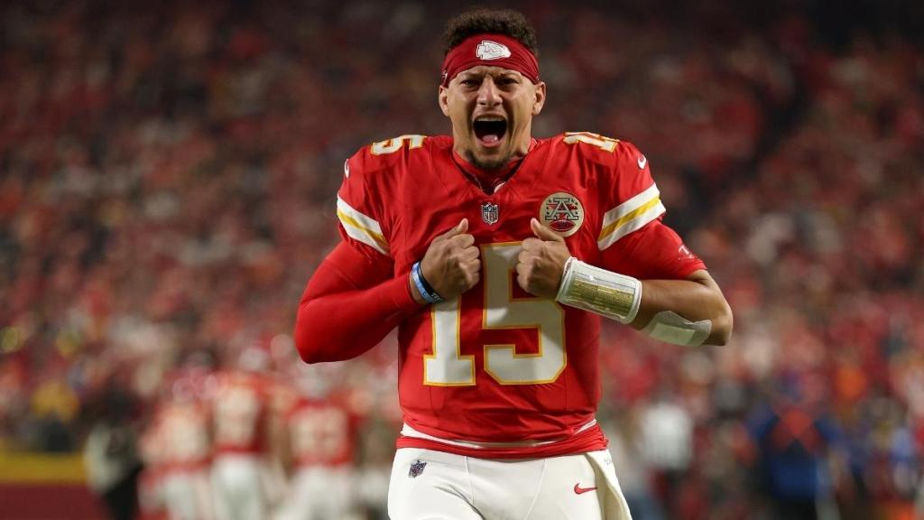 Patrick Mahomes' Reaction to Travis Kelce's TD Goes Viral