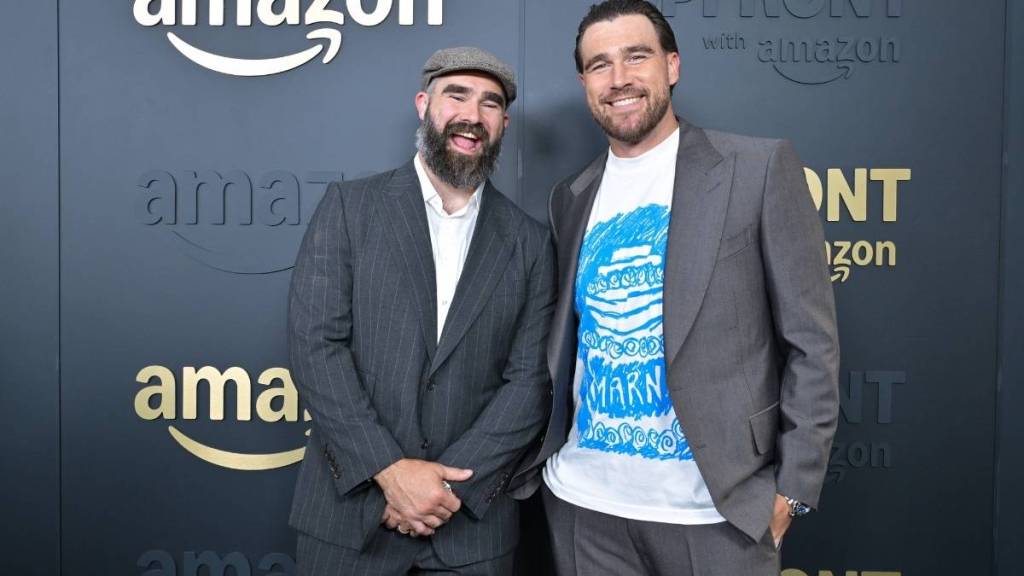Travis Kelce Laughs at Brother Jason Kelce’s ‘Squat’ Face